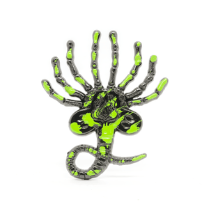 XX121 Facehugger (acid blood splatter) molded pin